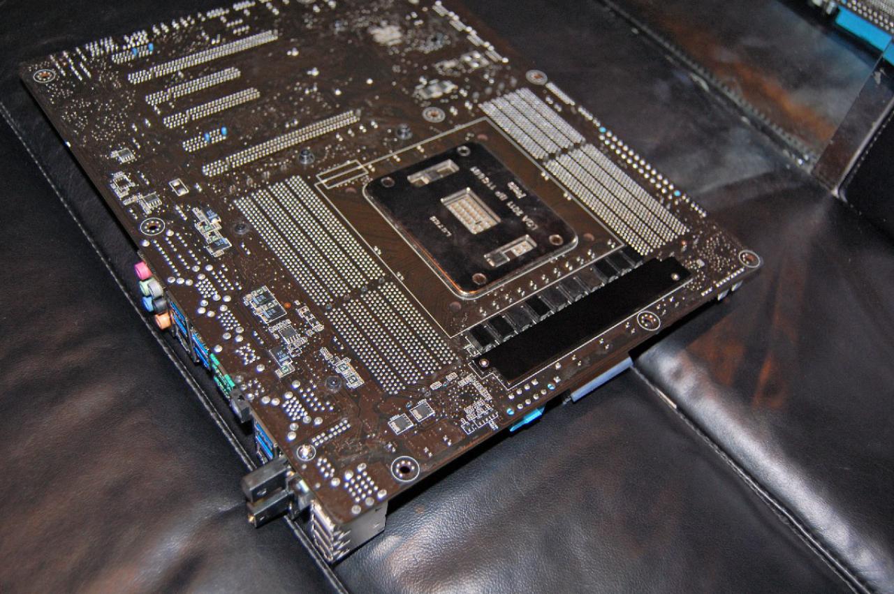 [25/10/2011] Sockel-2011-Mainboards Sabertooth X79, Rampage IV Extreme und P9X79-Serie von Asus (26)
