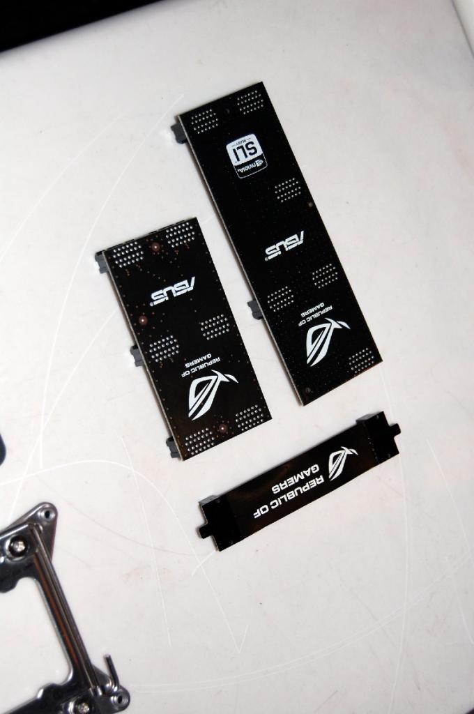 [25/10/2011] Sockel-2011-Mainboards Sabertooth X79, Rampage IV Extreme und P9X79-Serie von Asus (37)
