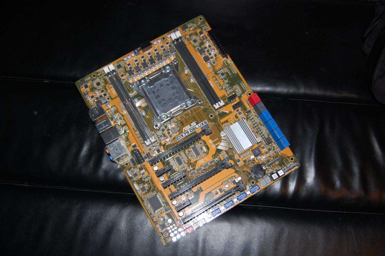 [25/10/2011] Sockel-2011-Mainboards Sabertooth X79, Rampage IV Extreme und P9X79-Serie von Asus (45)