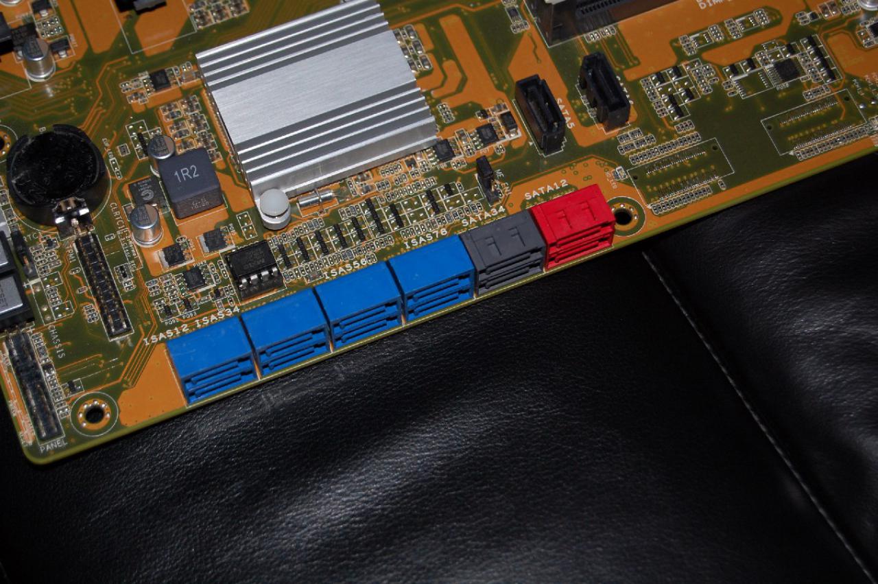 [25/10/2011] Sockel-2011-Mainboards Sabertooth X79, Rampage IV Extreme und P9X79-Serie von Asus (46)
