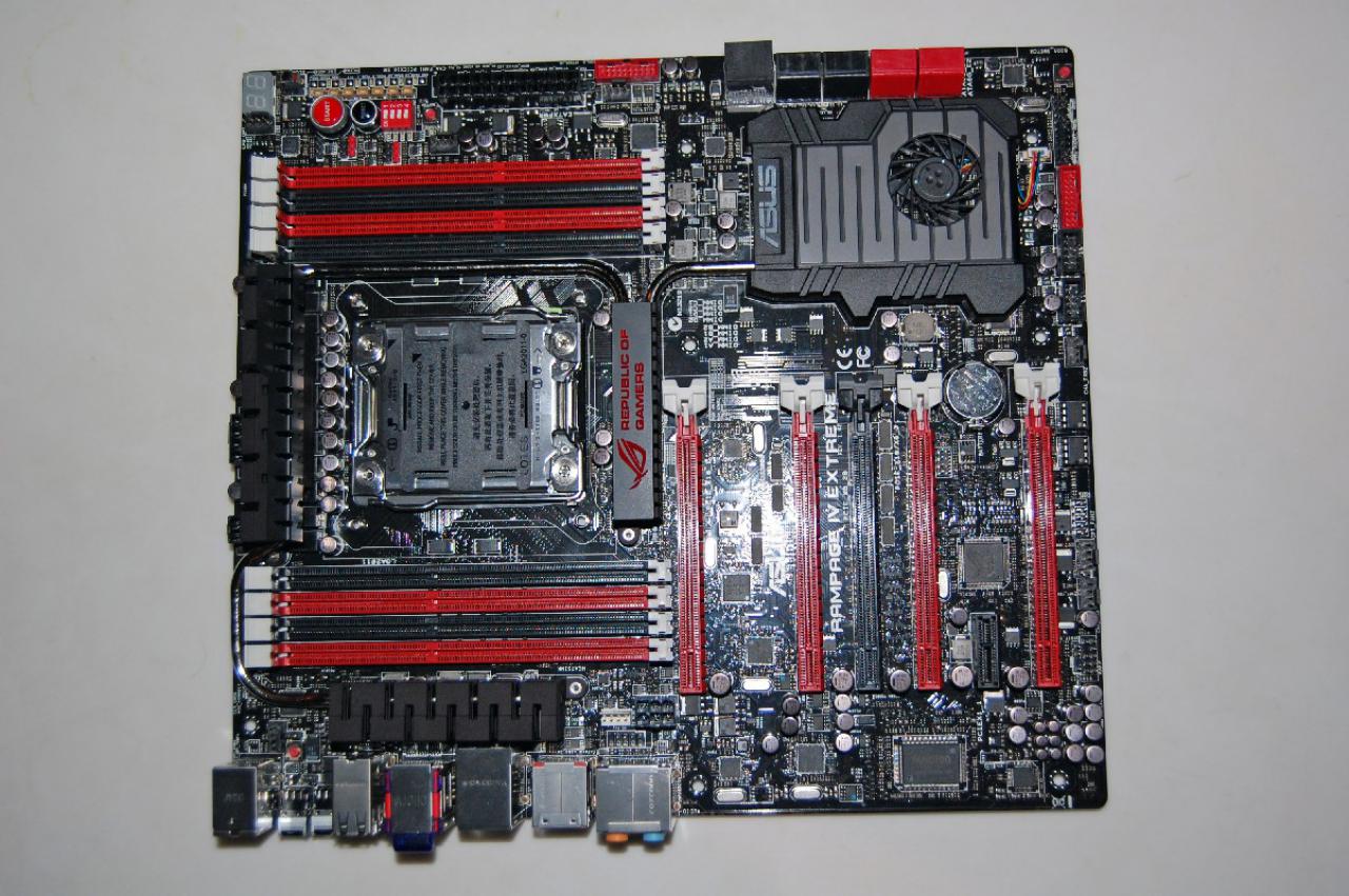 [25/10/2011] Sockel-2011-Mainboards Sabertooth X79, Rampage IV Extreme und P9X79-Serie von Asus (47)