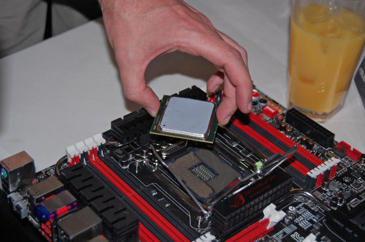[25/10/2011] Sockel-2011-Mainboards Sabertooth X79, Rampage IV Extreme und P9X79-Serie von Asus (59)