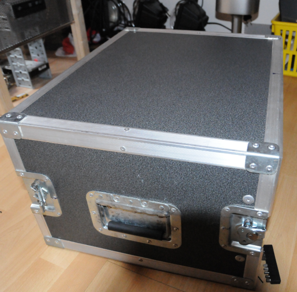 [14/10/2011] Interne Wasserkühlung in einem Flightcase samt Lautsprechern: Die Casecon von PCGHX-User negert (2)