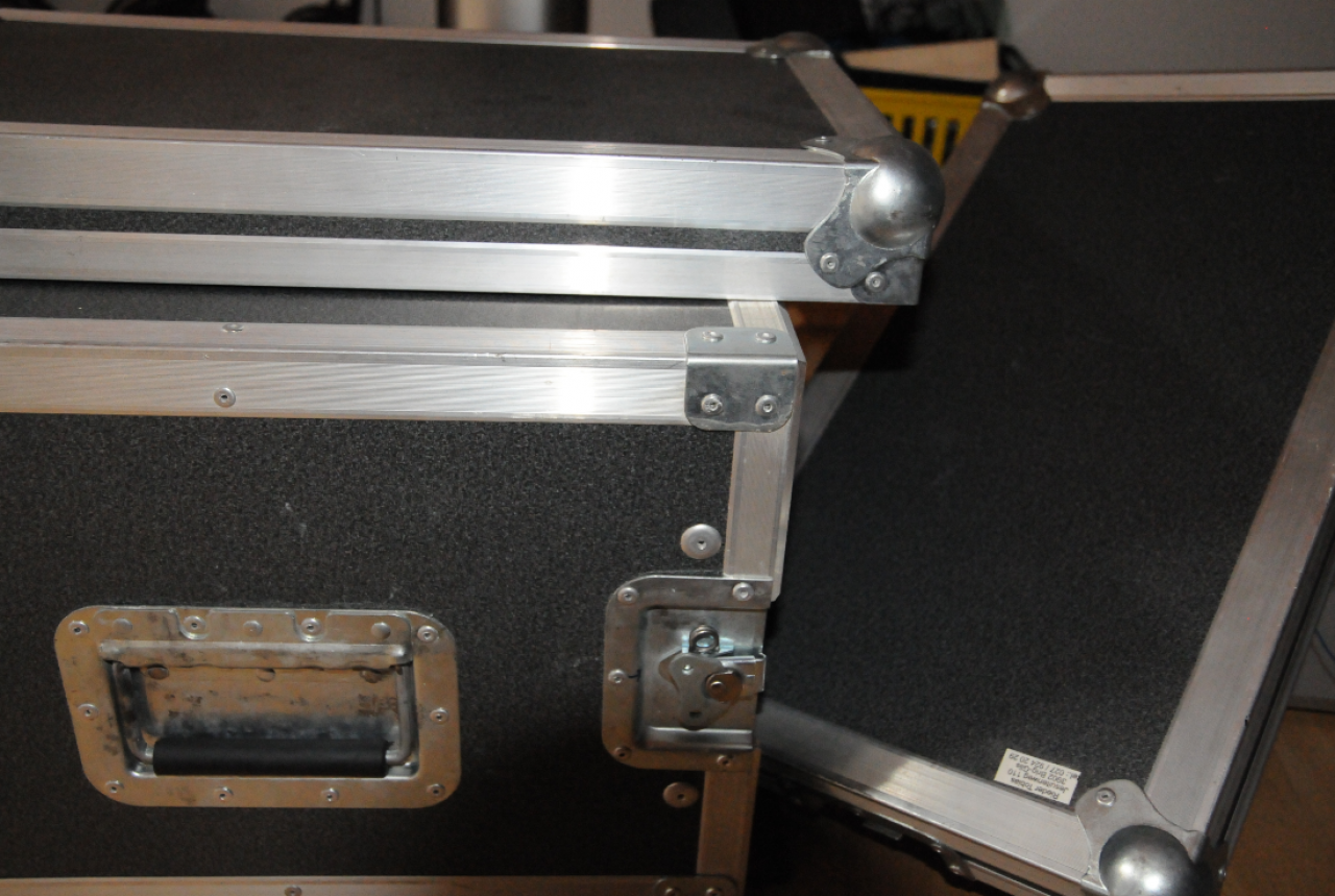 [14/10/2011] Interne Wasserkühlung in einem Flightcase samt Lautsprechern: Die Casecon von PCGHX-User negert (4)