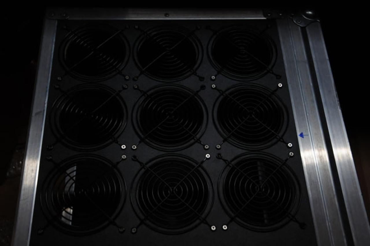 [14/10/2011] Interne Wasserkühlung in einem Flightcase samt Lautsprechern: Die Casecon von PCGHX-User negert (29)