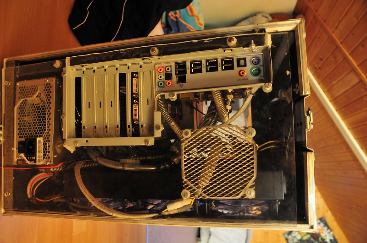 [14/10/2011] Interne Wasserkühlung in einem Flightcase samt Lautsprechern: Die Casecon von PCGHX-User negert (45)