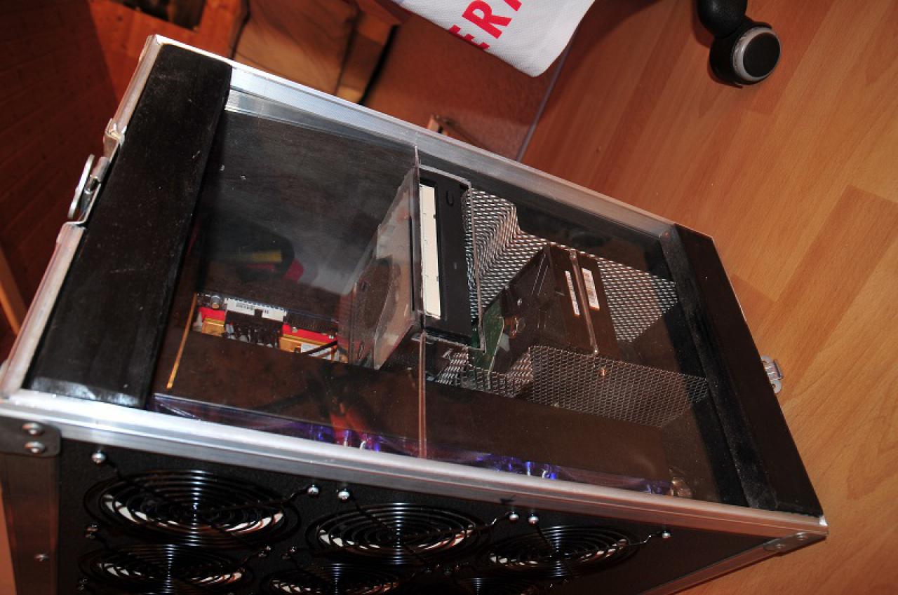 [14/10/2011] Interne Wasserkühlung in einem Flightcase samt Lautsprechern: Die Casecon von PCGHX-User negert (46)