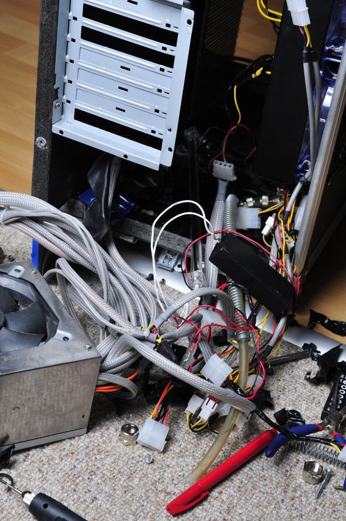[14/10/2011] Interne Wasserkühlung in einem Flightcase samt Lautsprechern: Die Casecon von PCGHX-User negert (51)