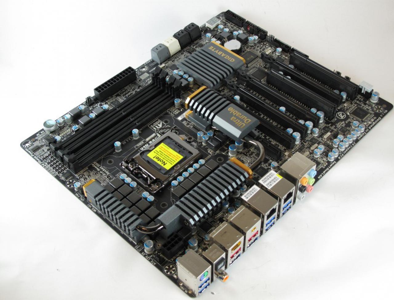[31/10/2011] High-End-PC: Mainboard: Gigabyte Z68X-UD7-B3 (Sockel 1155, ATX, Z68-Chip) - Ca. € 300,-