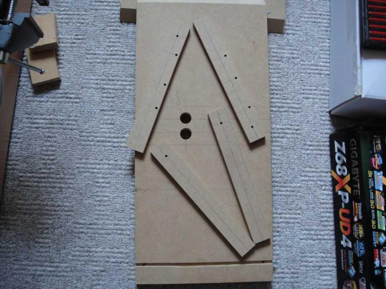 [07/10/2011] MatMades142 Holz-Casecon: Wassergekühlte Detailarbeit samt Sandy Bridge und Fermi-Grafikkarte (130)