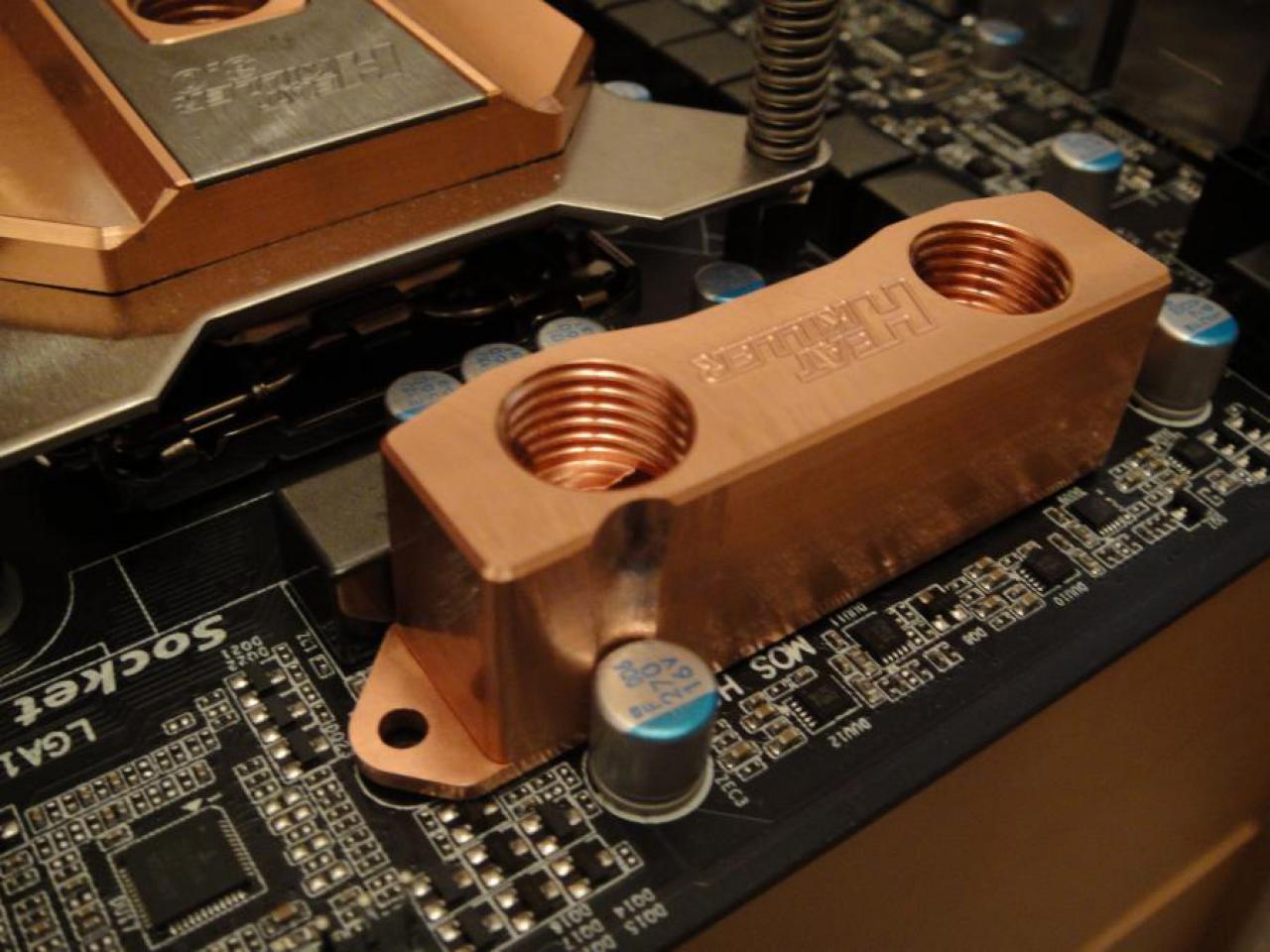 [07/10/2011] MatMades142 Holz-Casecon: Wassergekühlte Detailarbeit samt Sandy Bridge und Fermi-Grafikkarte (140)