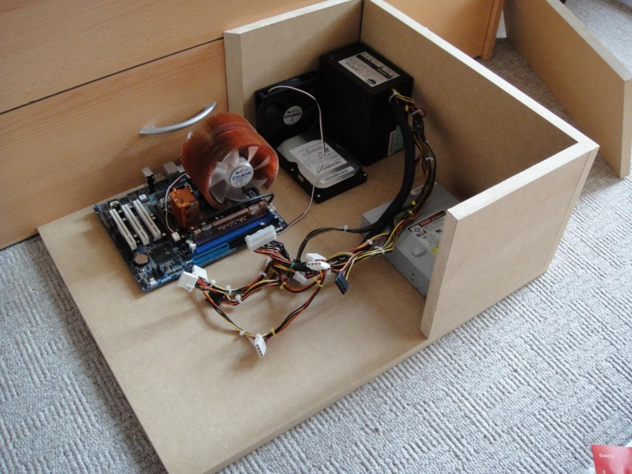 [07/10/2011] MatMades142 Holz-Casecon: Wassergekühlte Detailarbeit samt Sandy Bridge und Fermi-Grafikkarte (17)