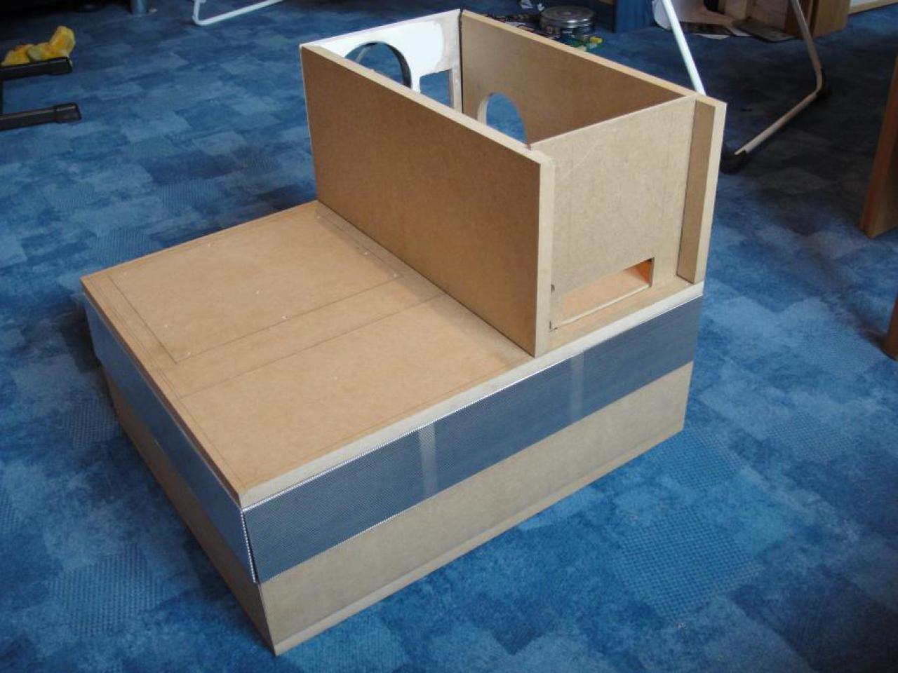 [07/10/2011] MatMades142 Holz-Casecon: Wassergekühlte Detailarbeit samt Sandy Bridge und Fermi-Grafikkarte (79)