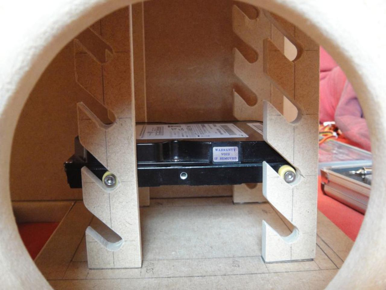 [07/10/2011] MatMades142 Holz-Casecon: Wassergekühlte Detailarbeit samt Sandy Bridge und Fermi-Grafikkarte (98)