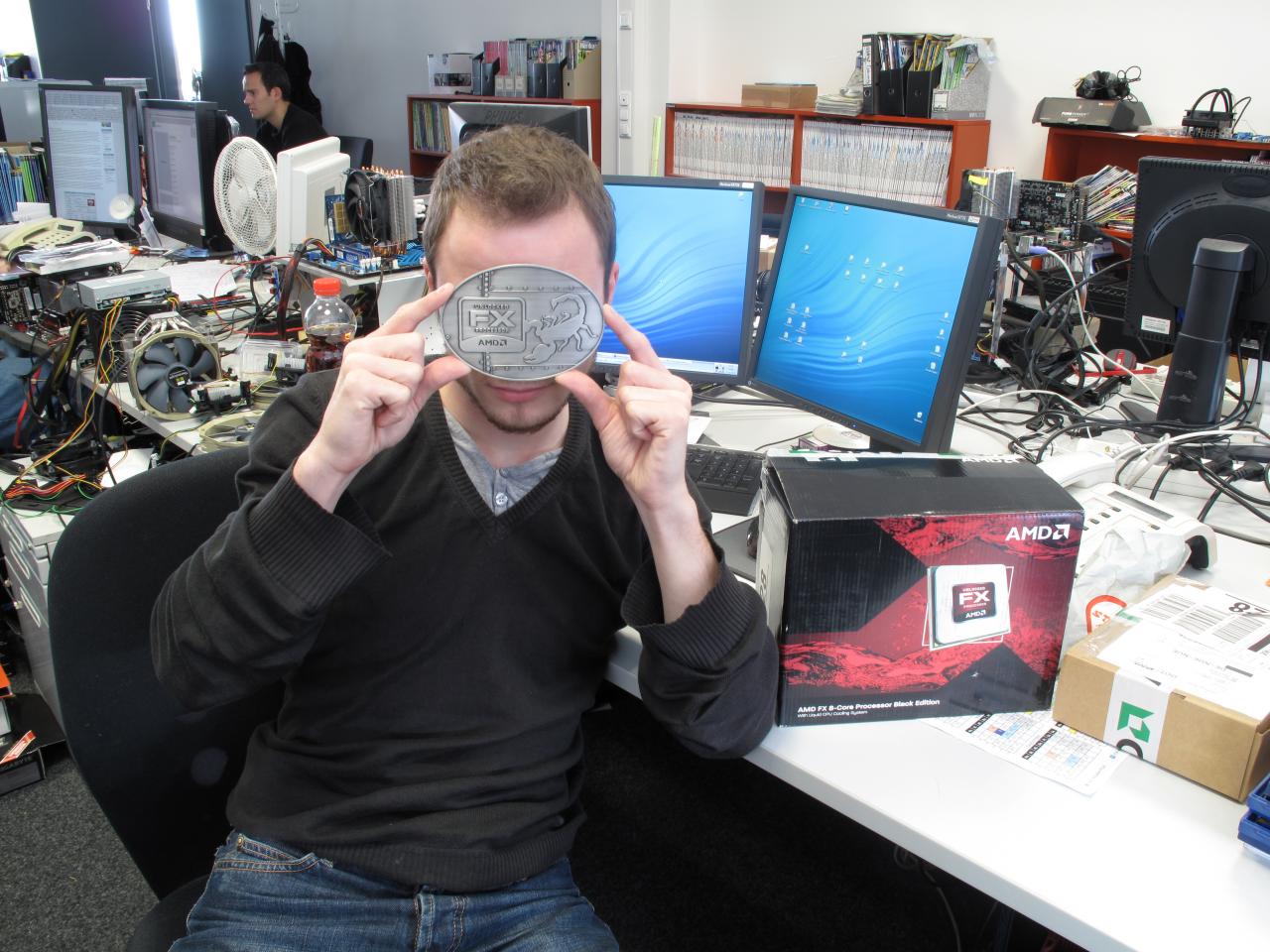[14/10/2011] Marc sieht seit Tagen nur noch AMD FX. Kaum ist der Online-Artikel im Kasten, geht das Spiel erst richtig los. Diesmal für die kommende PCGH 12/2011 - mit mehr Tests denn je.