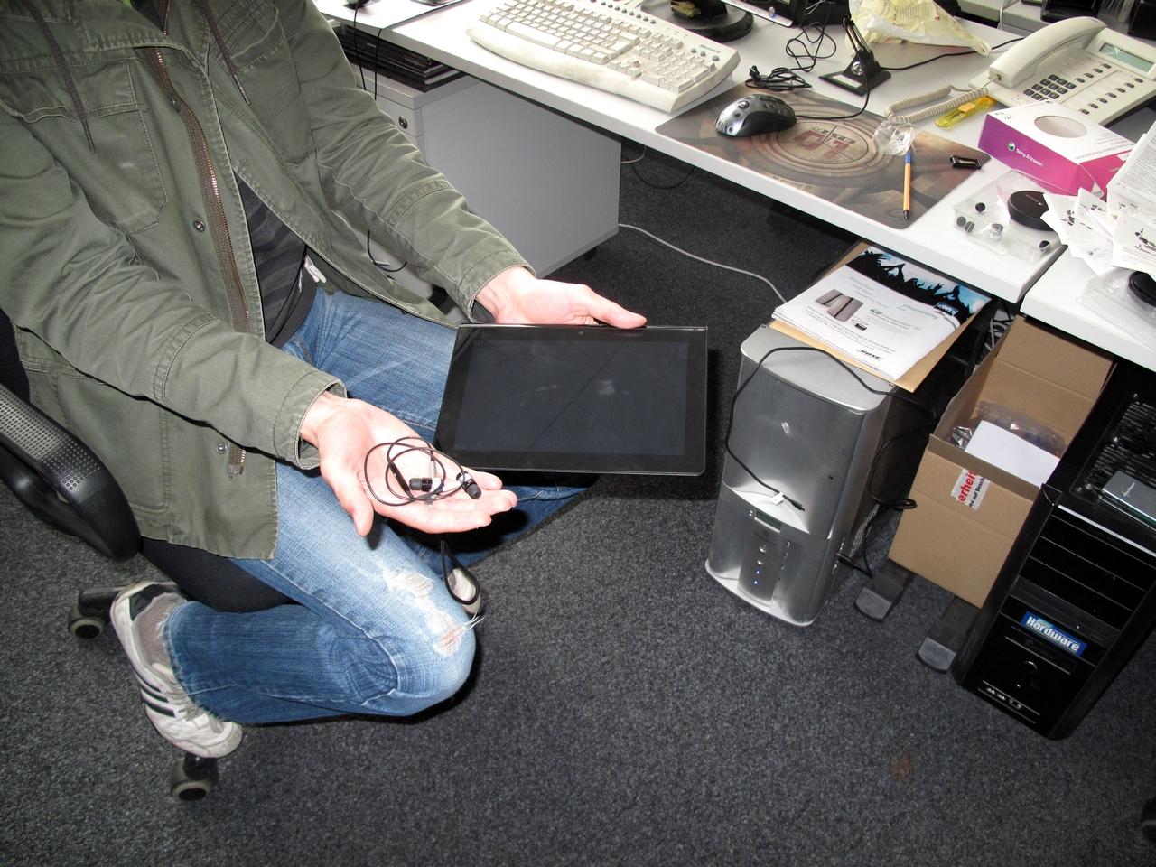[07/10/2011] Ebenfalls im Testteil des neuen Magazins Pad & Phone zu finden: Das neue Sony Tablet sowie ein Blutooth-Headset von Sony Ericsson.