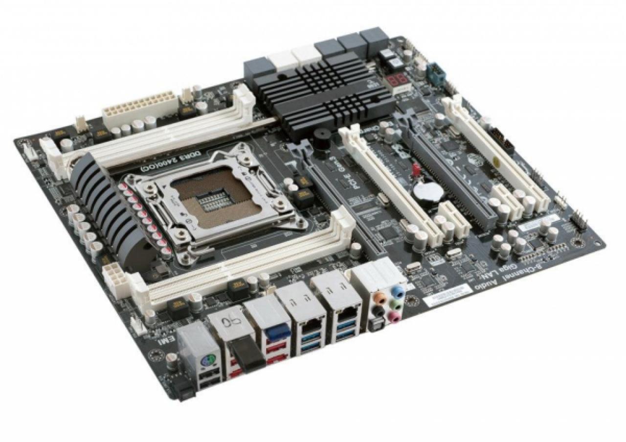 [25/10/2011] Artikel: ECS zeigt Sandy Bridge E-Mainboards (3)