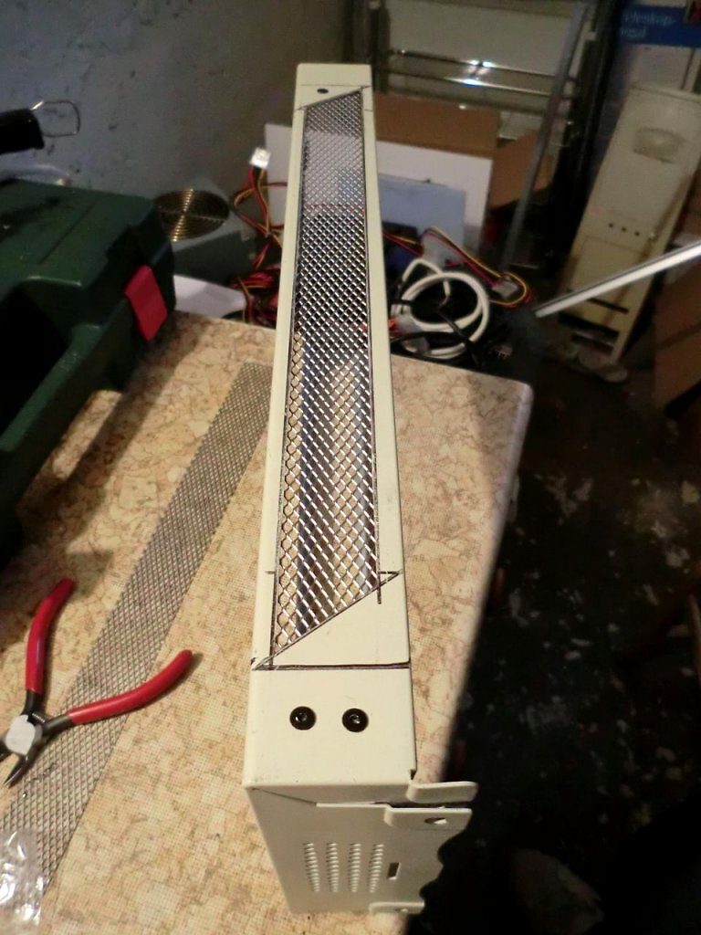 [28/10/2011] Generalüberholung einer Kellerkiste: Wasserkühlung für einen Celeron, G11-Modding und mehr (77)