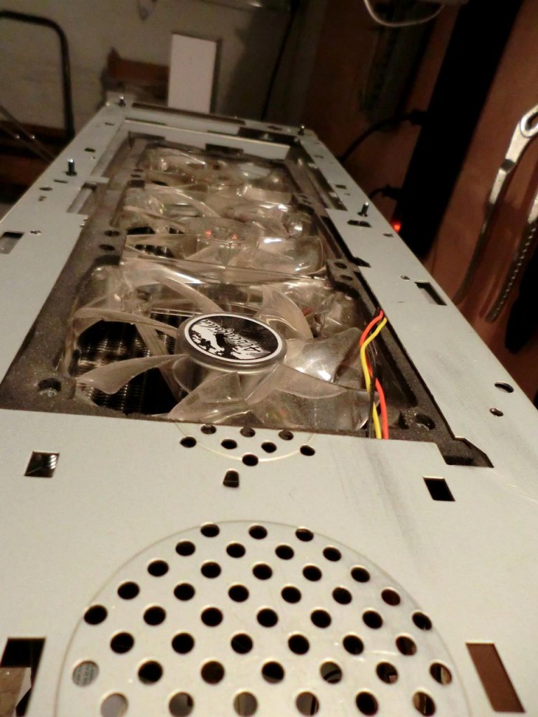 [28/10/2011] Generalüberholung einer Kellerkiste: Wasserkühlung für einen Celeron, G11-Modding und mehr (93)