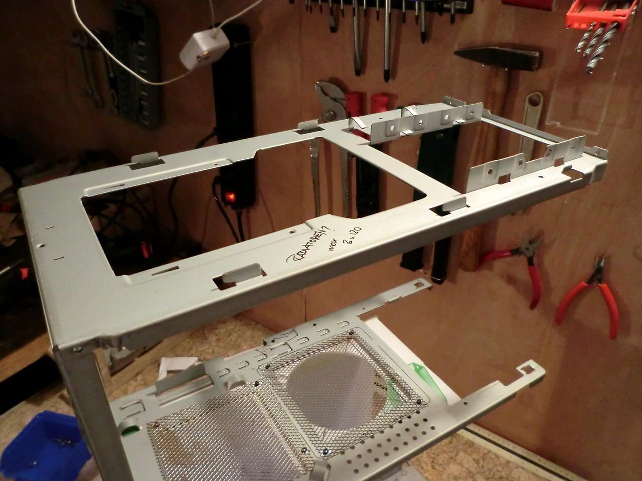 [28/10/2011] Generalüberholung einer Kellerkiste: Wasserkühlung für einen Celeron, G11-Modding und mehr (96)