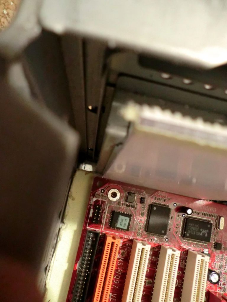 [28/10/2011] Generalüberholung einer Kellerkiste: Wasserkühlung für einen Celeron, G11-Modding und mehr (118)