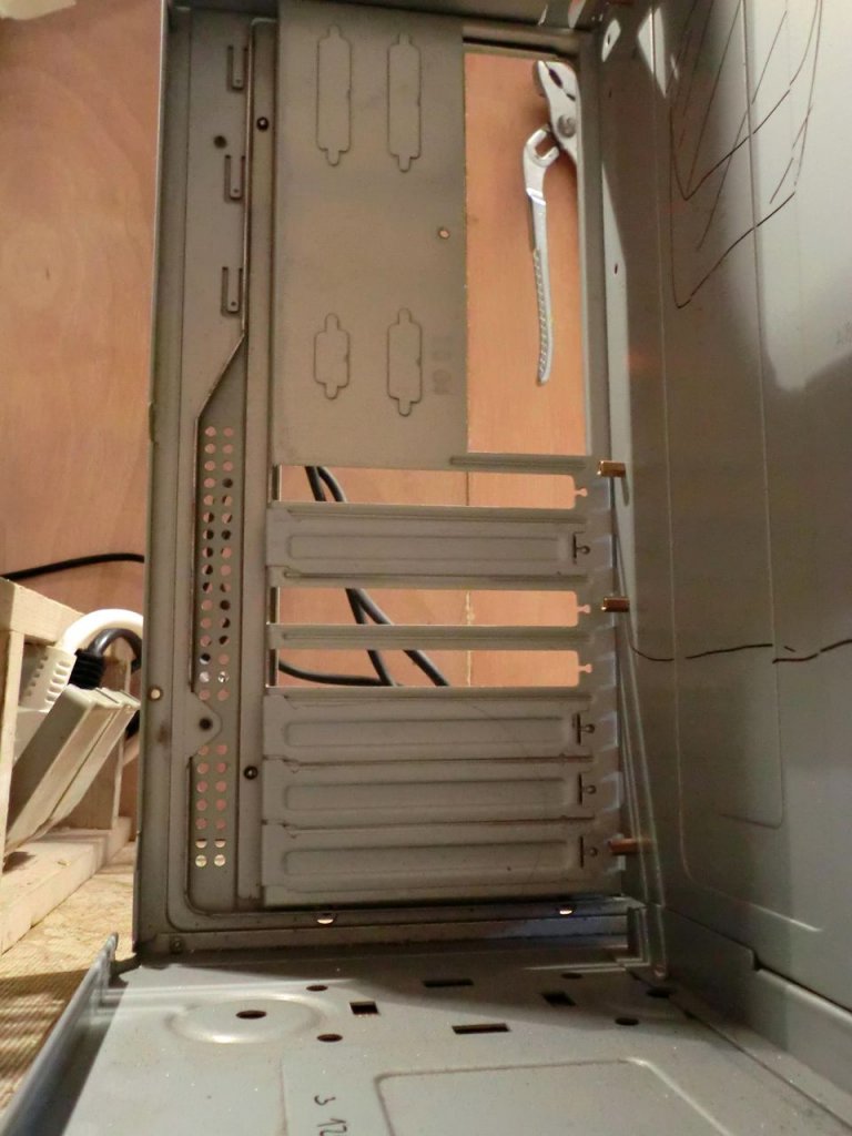 [28/10/2011] Generalüberholung einer Kellerkiste: Wasserkühlung für einen Celeron, G11-Modding und mehr (130)