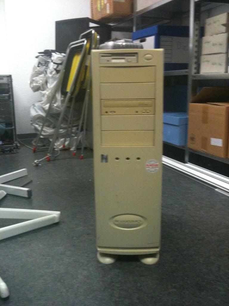 [28/10/2011] Generalüberholung einer Kellerkiste: Wasserkühlung für einen Celeron, G11-Modding und mehr (135)