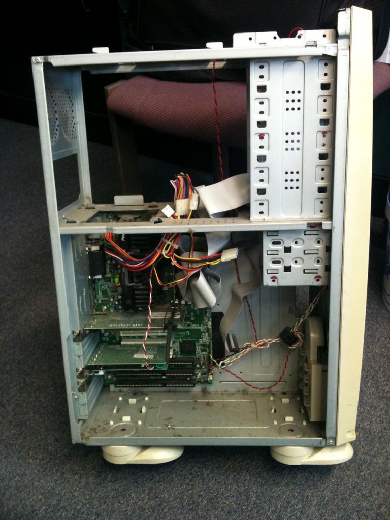 [28/10/2011] Generalüberholung einer Kellerkiste: Wasserkühlung für einen Celeron, G11-Modding und mehr (137)