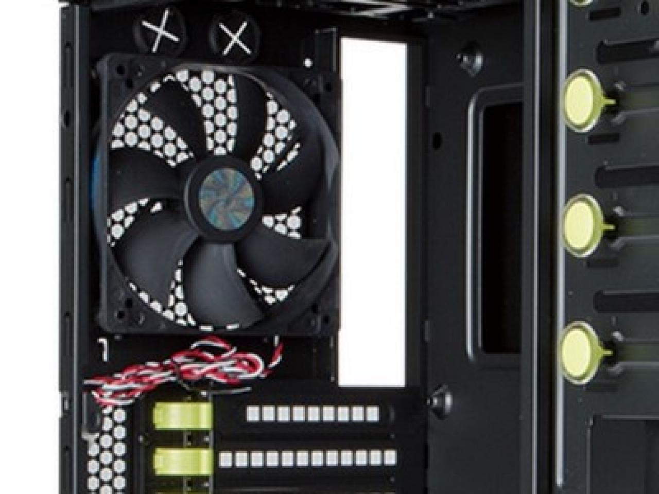 [27/11/2011] In-Win hat das neue Gehäuse BUC 101 für Spiele-PCs vorgestellt. (6)
