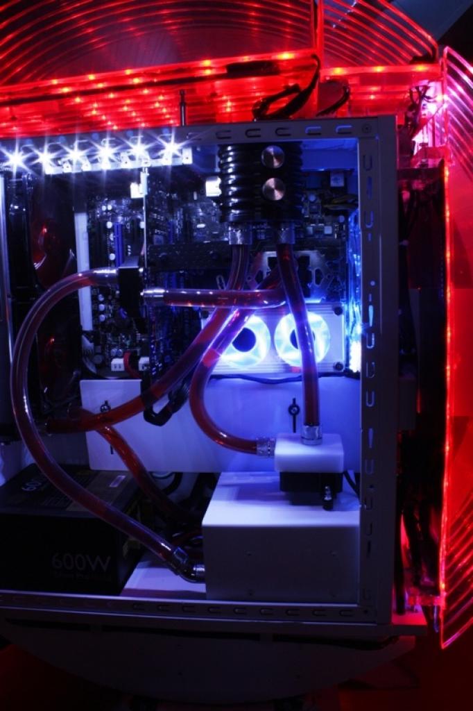 [13/11/2011] Neue Beispiele für PC-Beleuchtungen (9)