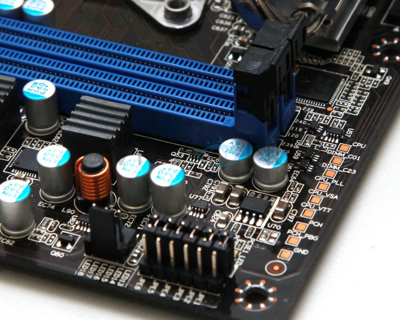 [05/11/2011] Auch Sapphire wird ein Mainboard mit Sockel LGA 2011 für die neuen Intel-Prozessoren anbieten. (5)