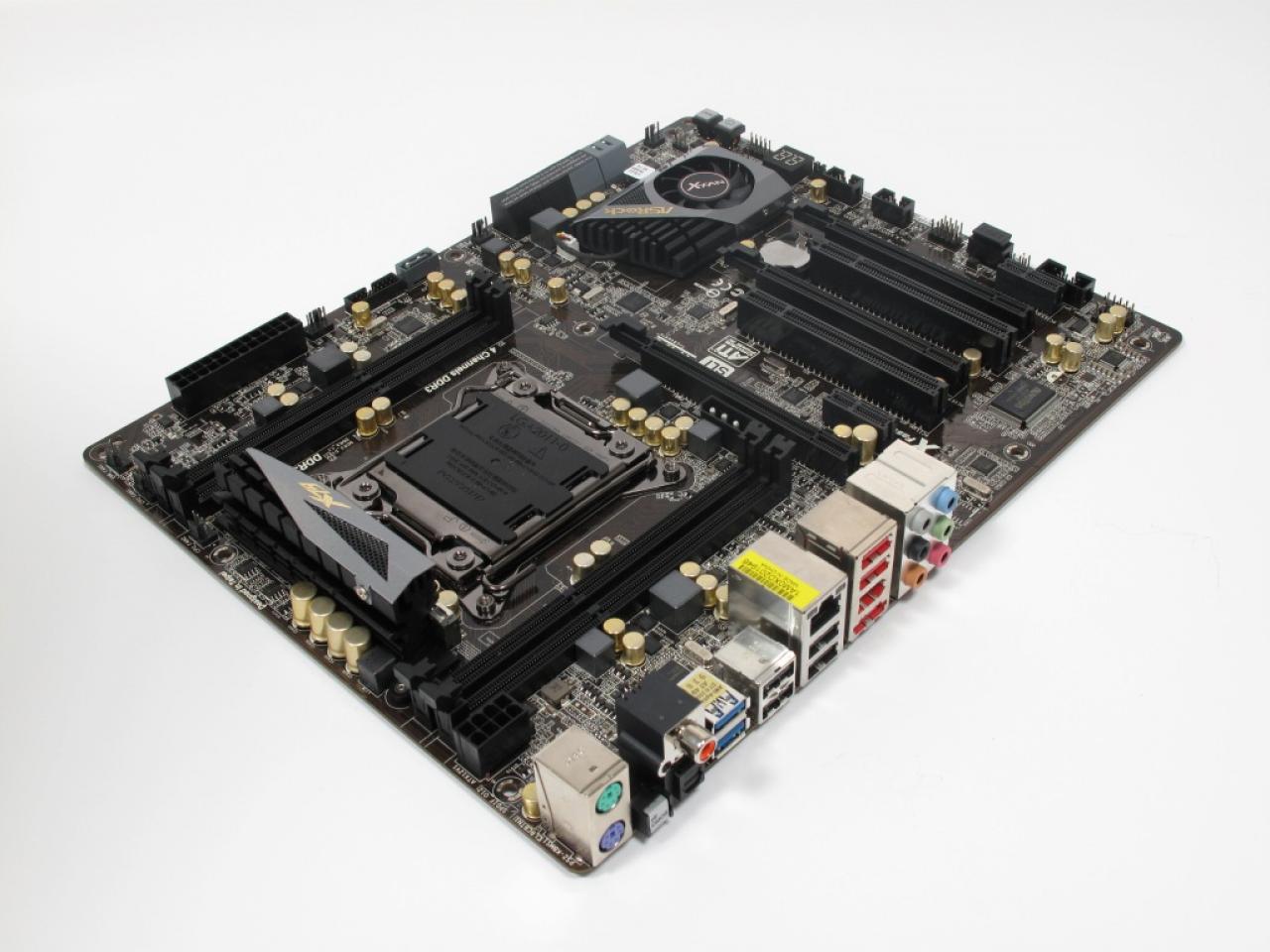 [03/11/2011] Asrock X79 Extreme4 02