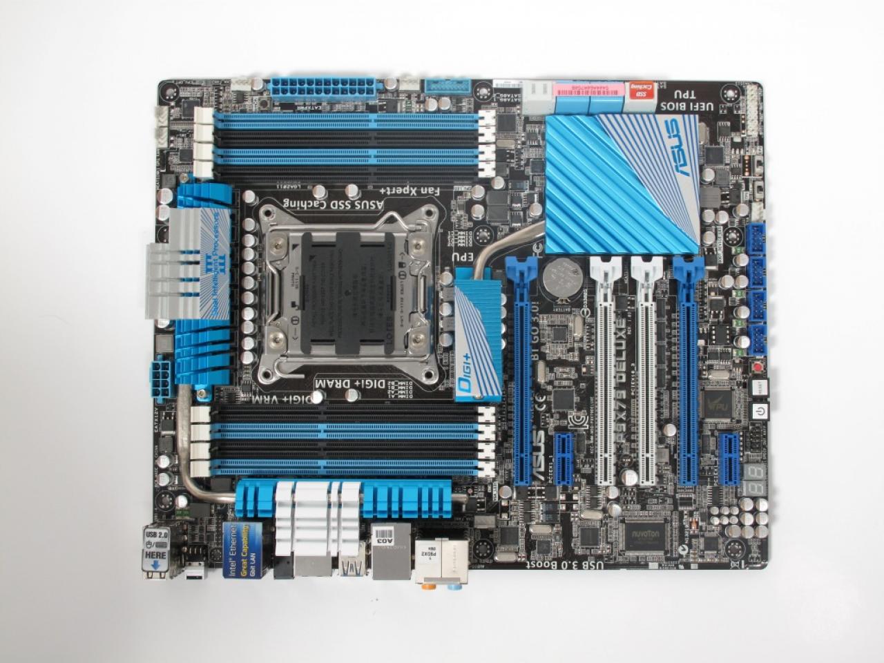 [03/11/2011] Asus P9X79 Deluxe 01