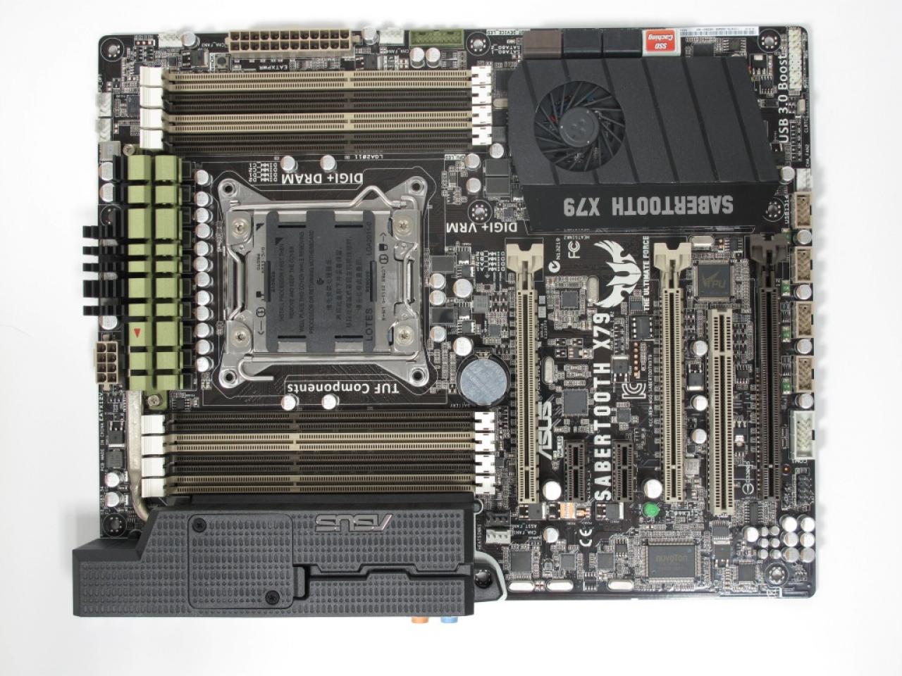 [03/11/2011] Asus Sabertooth X79 01