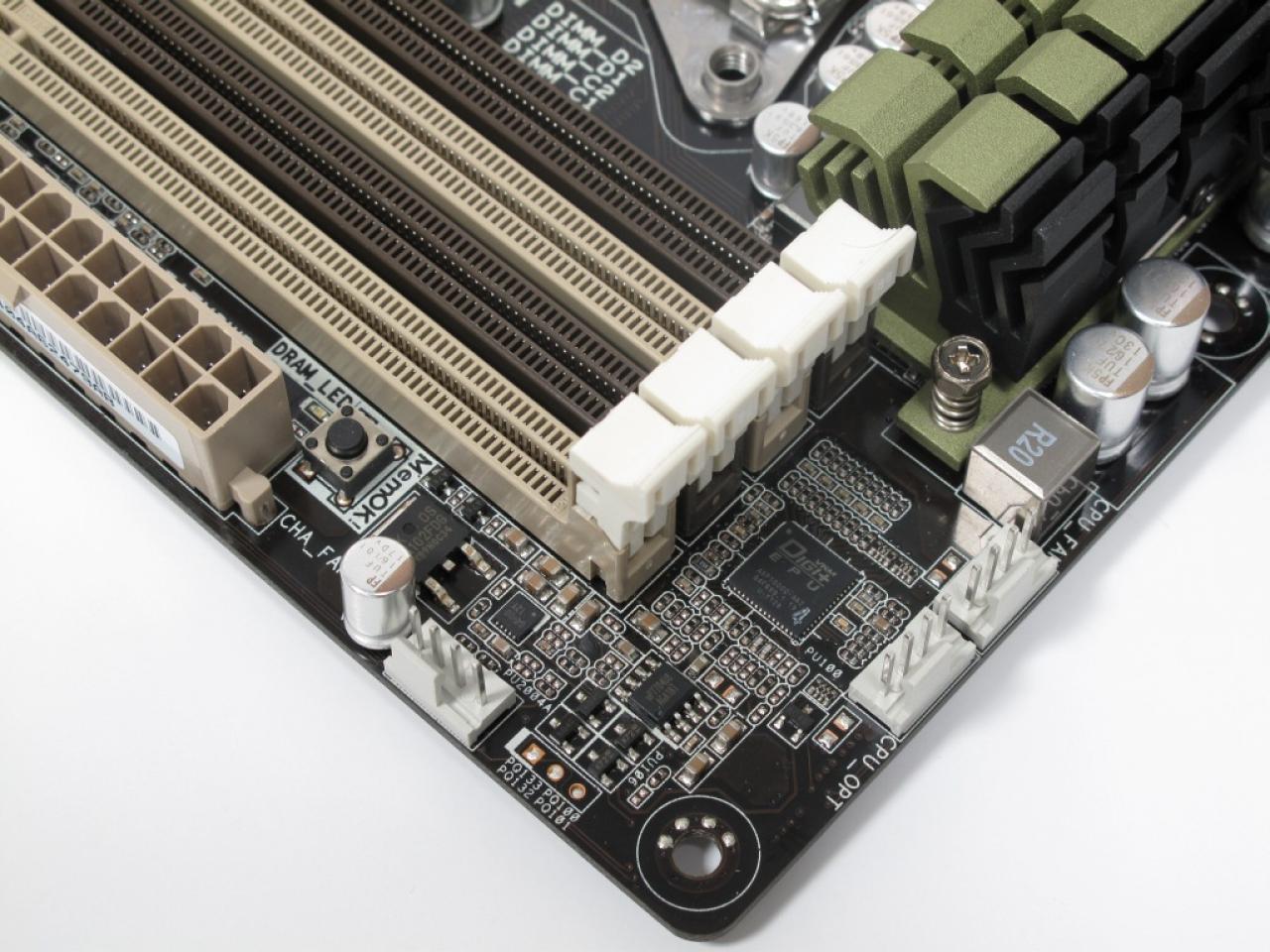 [03/11/2011] Asus Sabertooth X79 07