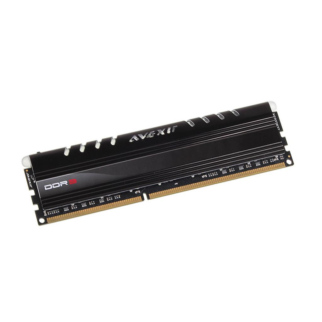 [12/11/2011] Die neuen Core-Speichermodule nutzen blaue LEDs als Leistungsmonitor. (2)