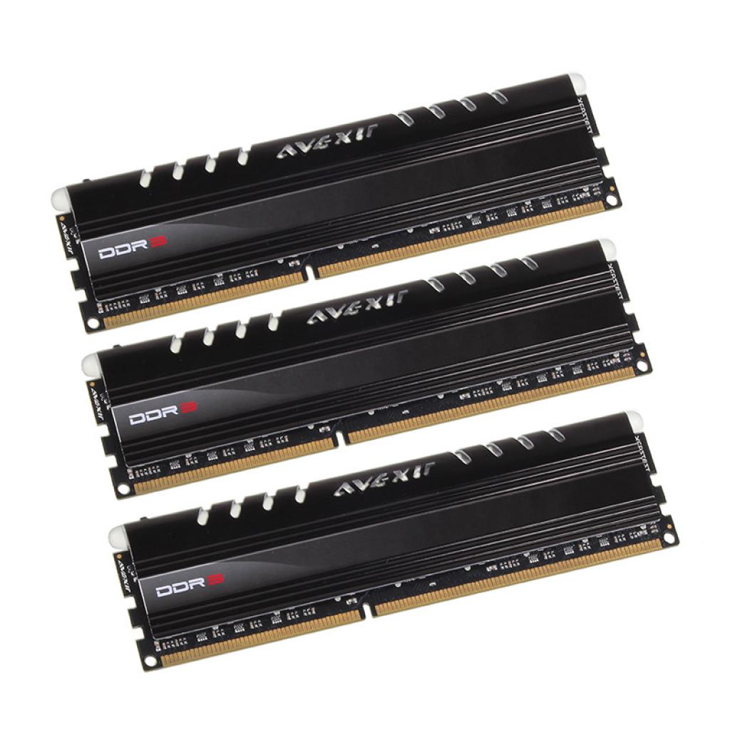 [12/11/2011] Die neuen Core-Speichermodule nutzen blaue LEDs als Leistungsmonitor. (4)