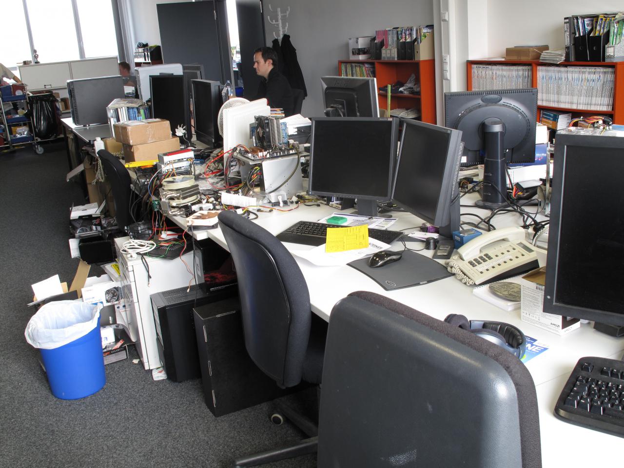 [04/11/2011] Dank Urlaub oder Krankheit bleibt die linke Schreibtischflanke der PCGH-Redaktion fast die ganze Woche nicht besetzt. 