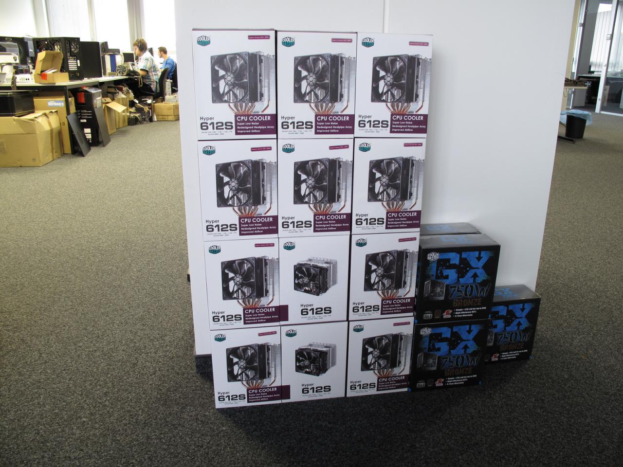 [25/11/2011] Hier stimmt der Preis. Lüfter oder Netzteil? Eines dieser hochwertigen Produkte könnte schon bald Ihnen gehören - vorausgesetzt Sie haben an unserem 11 Jahre PCGH-Gewinnspiel mitgemacht.