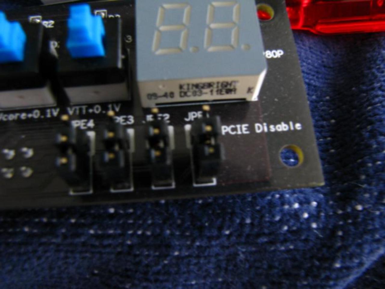 [04/11/2011] Antilles Supercomputer: Elf Grafikchips in einem PC - geht das gut (4)