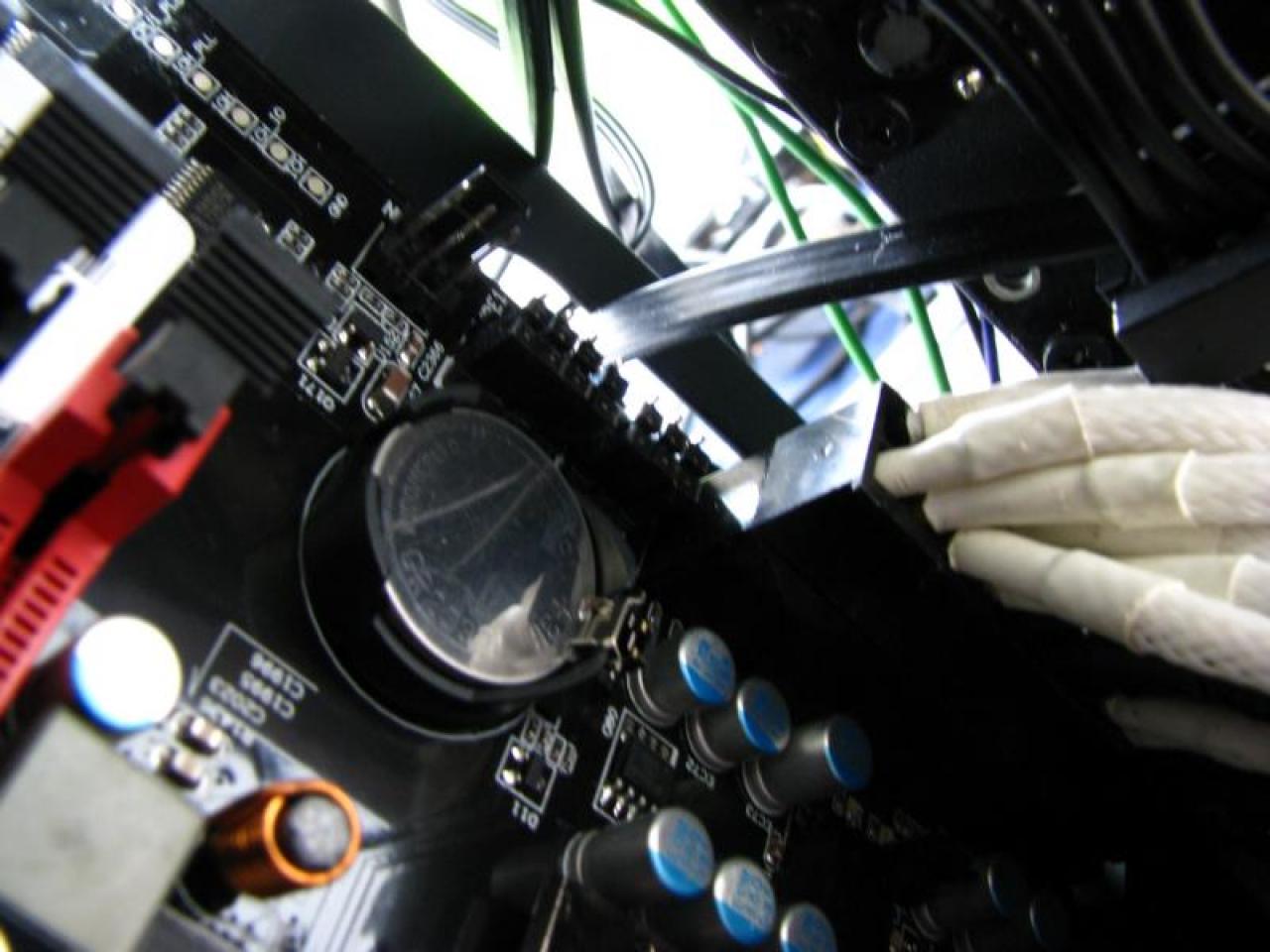 [04/11/2011] Antilles Supercomputer: Elf Grafikchips in einem PC - geht das gut (5)