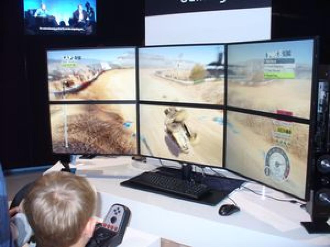 [03/11/2011] Der Samsung Syncmaster MD230X6 kombiniert sechs 23-Zöller etwa via Eyefinity für 2.800 Euro