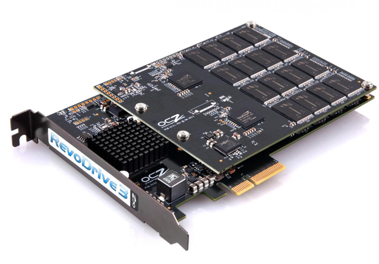 [03/11/2011] Bei so viel Rechenpower brauchen wir auch viel Speicherplatz. Aber Festplatten sind uns zu lahm. Wir nehmen lieber eine SSD. Das OCZ RevoDrive 3 X2 960GB bietet viel Platz kostet dafür aber auch 2.631,48 Euro. Wenn wir es uns recht überlegen, nehmen wir doch gleich lieber zwei davon....