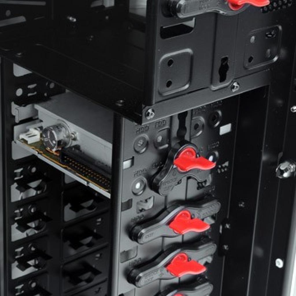 [30/11/2011] Thermaltake Commander MS-I Snow Edition 