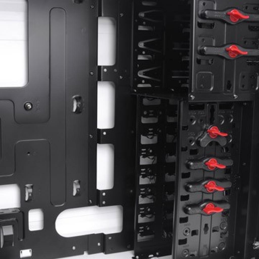 [30/11/2011] Thermaltake Commander MS-I Snow Edition 