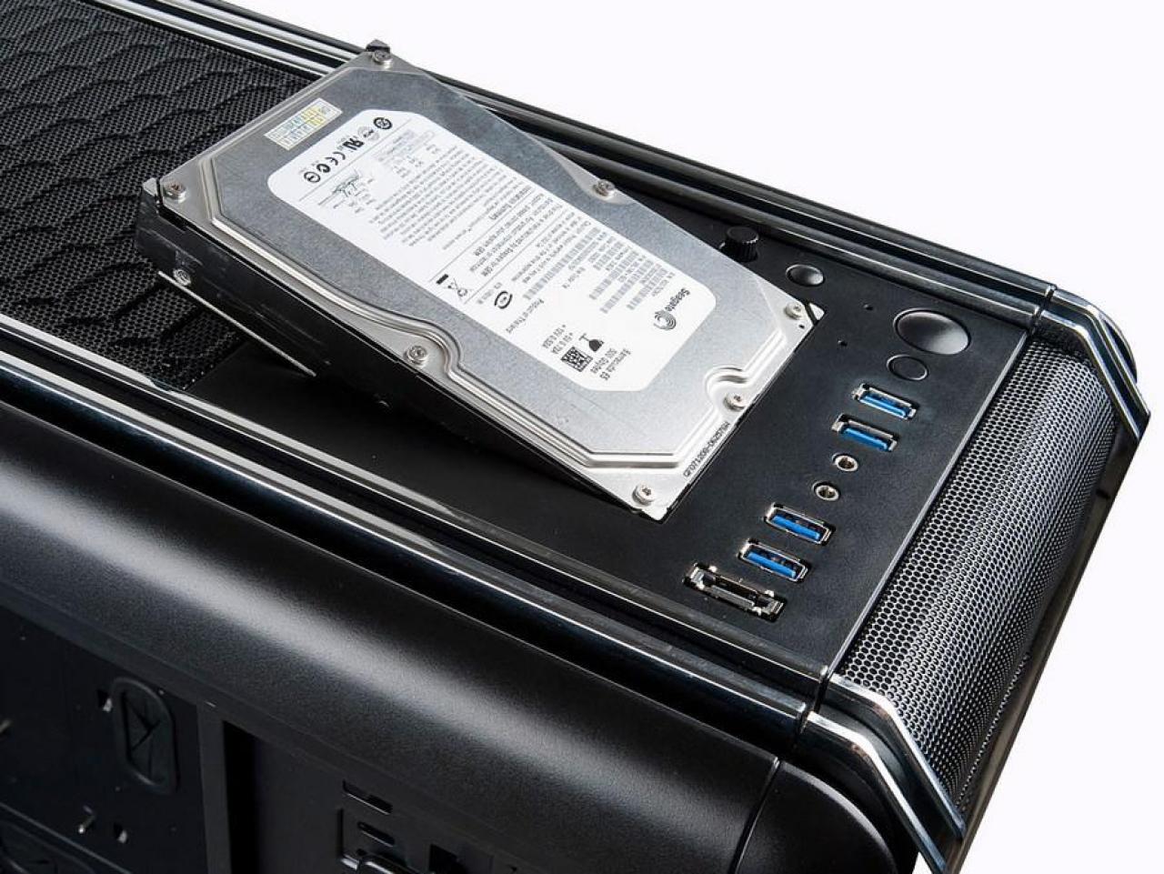 [08/11/2011] Enermax Fulmo - Neue Gamer-Tower in drei unterschiedlichen Varianten. (3)