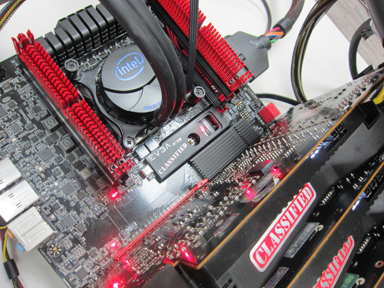 [17/11/2011] EVGA X79 Classified entfesselt: Flüssigstickstoff und 4-Wege-SLI (4)