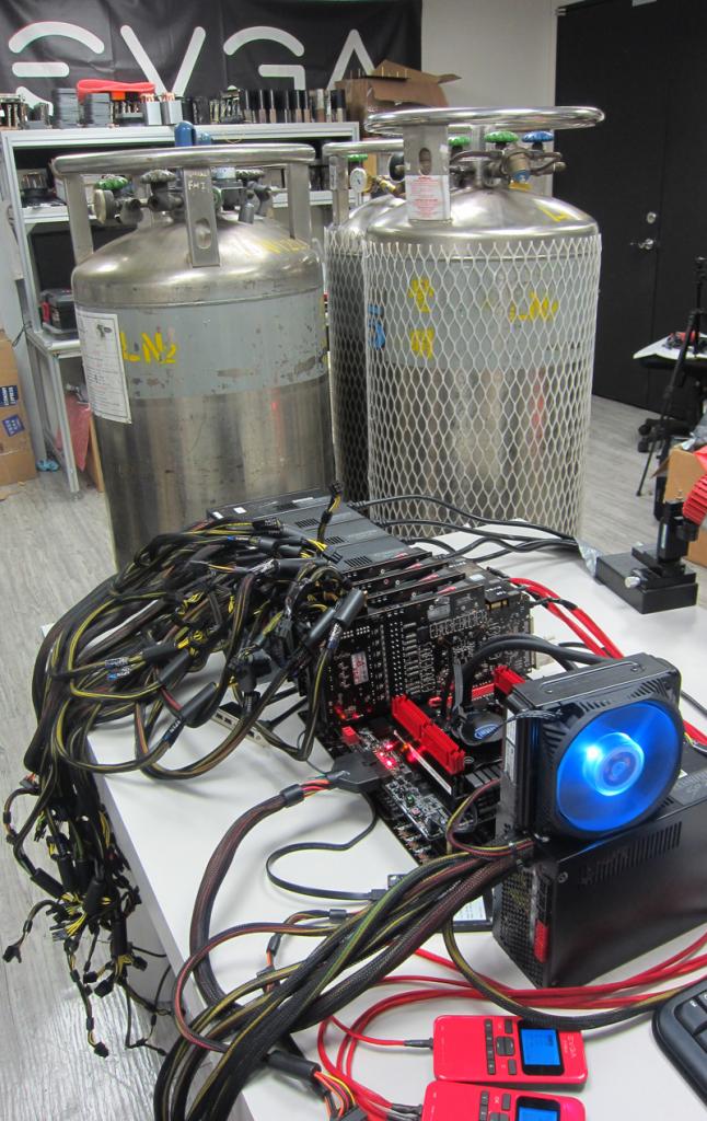 [17/11/2011] EVGA X79 Classified entfesselt: Flüssigstickstoff und 4-Wege-SLI (5)
