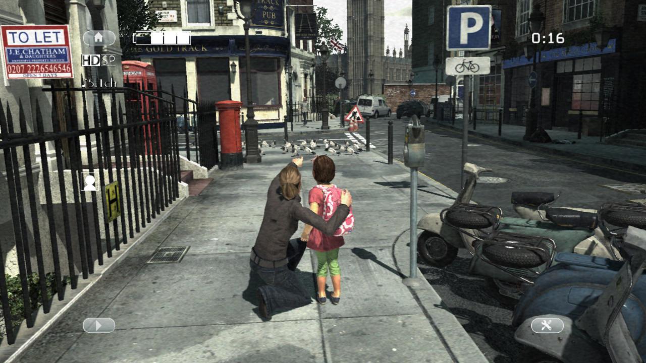 [10/11/2011] Nachdem der Truck gestoppt wurde stoppt das Spiel und Sie sehen eine glückliche Familie, die ihren Besuch in London filmt. Plötzlich hält ein weiterer Truck an der Straßenecke...