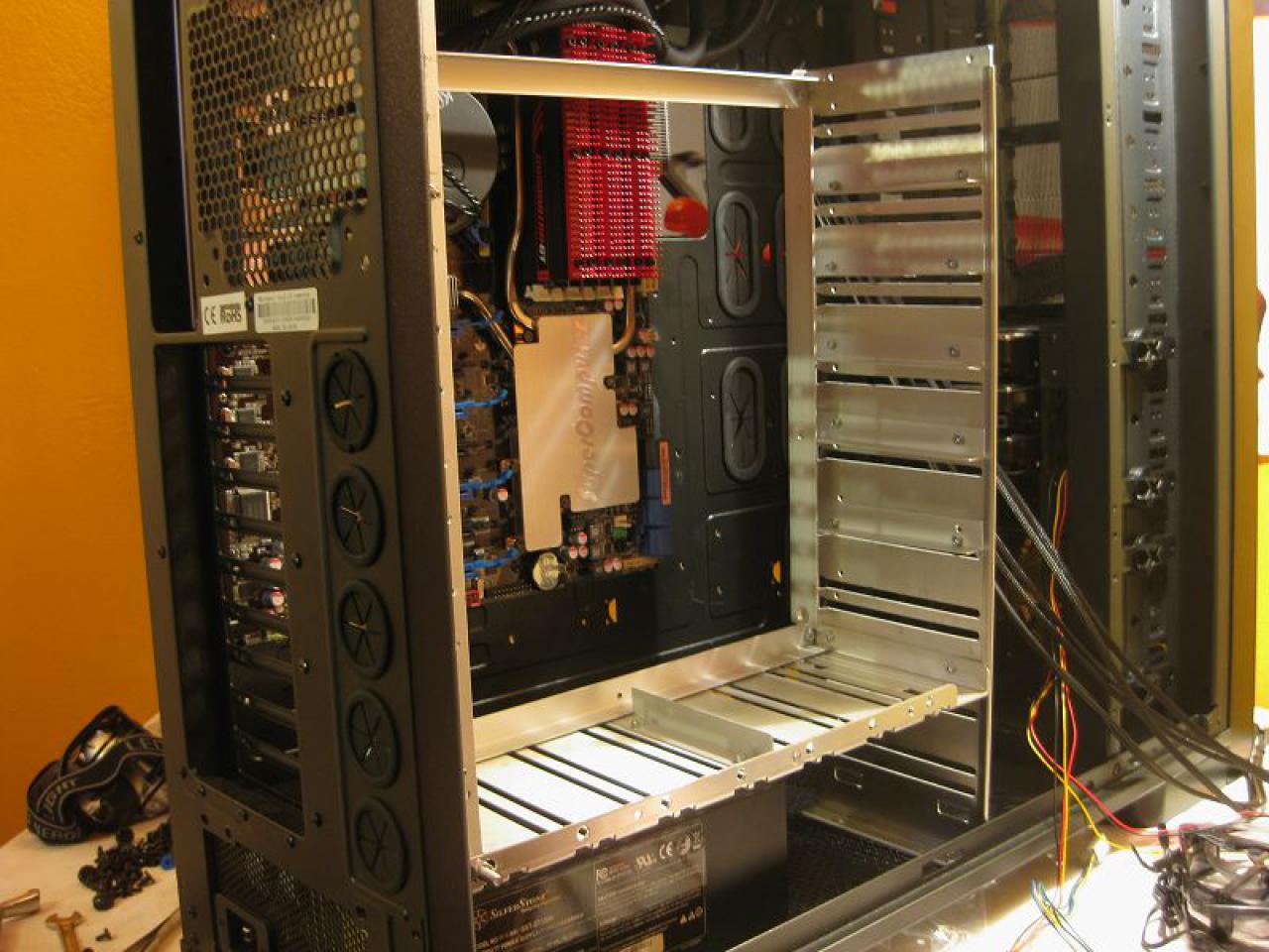 [04/11/2011] Antilles Supercomputer: Elf Grafikchips in einem PC - geht das gut? (2)